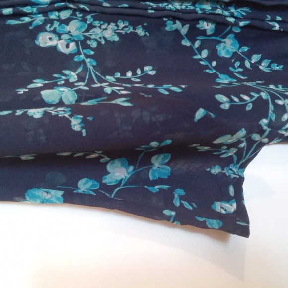 GAP Sheer Floral 3/4 Sleeve Blouse - Picture 7 of 13